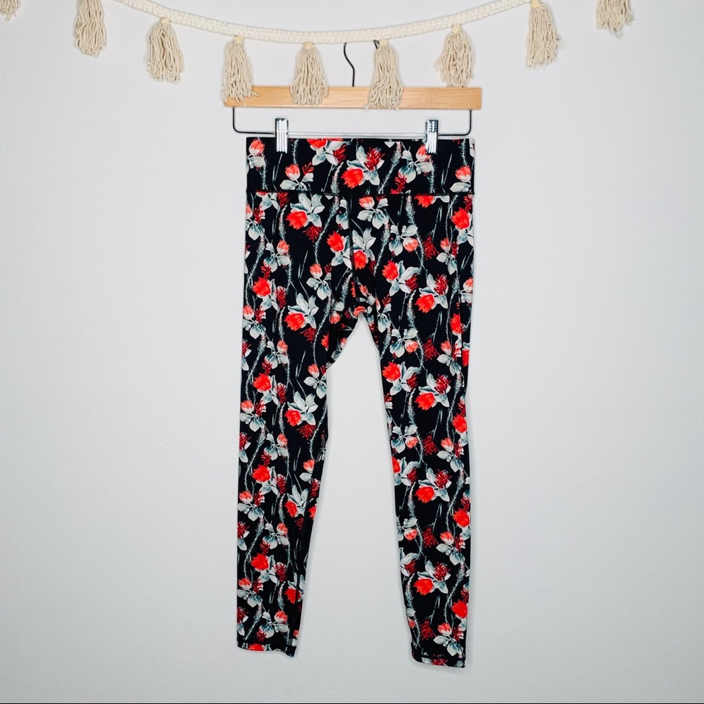 MINKPINK MOVE Capri Leggings Black Floral Sz S